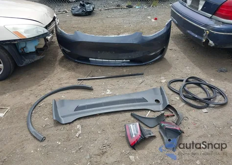 2023 Tesla Model Y Awd/Long Range Dual Motor All-Wheel Drive z USA, uszkodzony, nr VIN 7SAYGDEEXPF637342